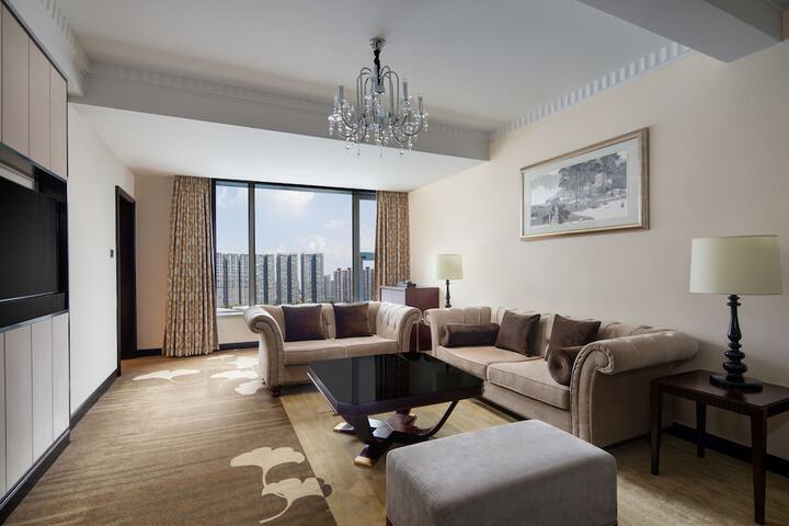 Room 3 of 89