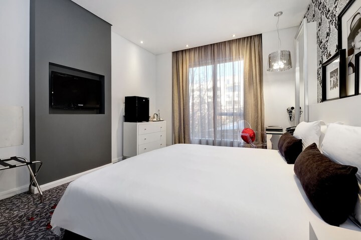 Room 16 of 120