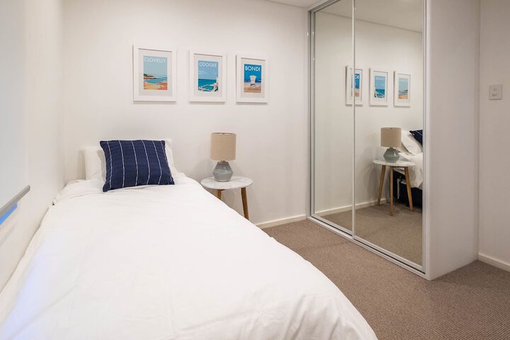 Room 3 of 9