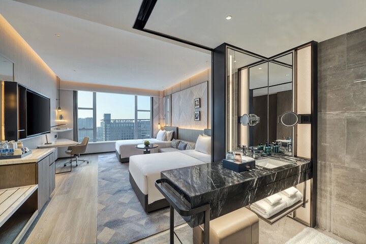 Room 5 of 72