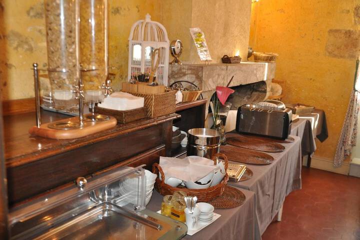 Dining 62 of 77