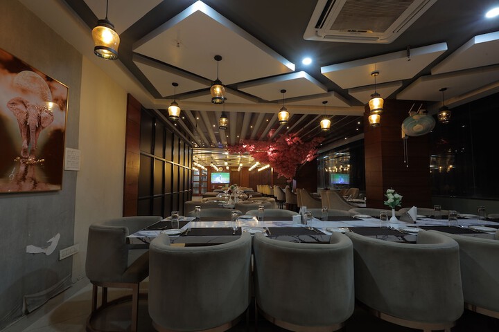 Dining 90 of 140