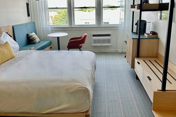Room 16 of 74