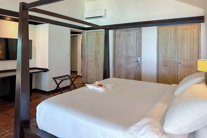 Room 4 of 30