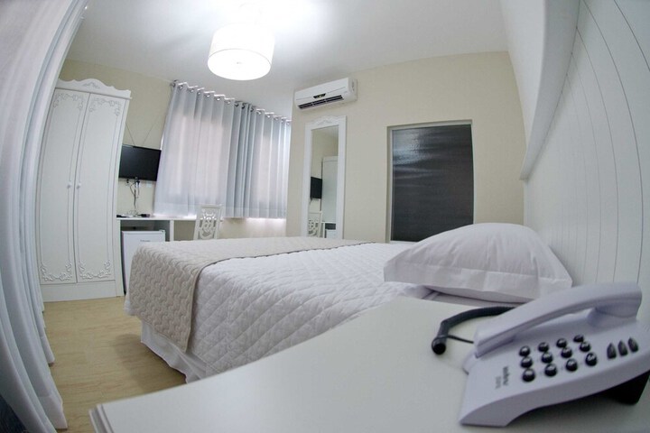 Room 11 of 38