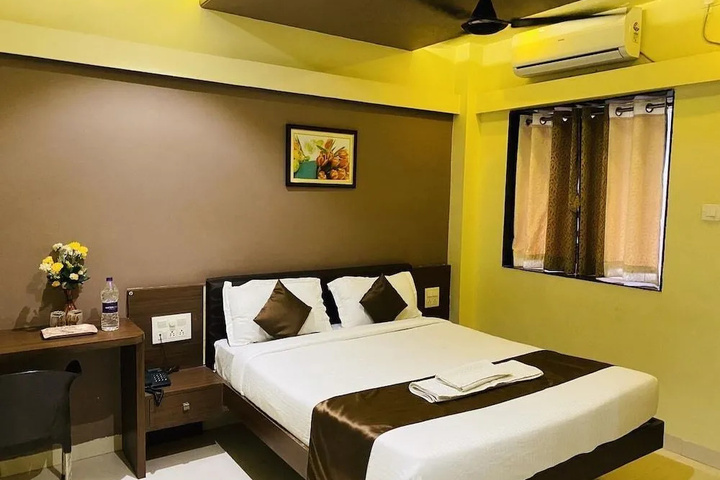 Room 3 of 8
