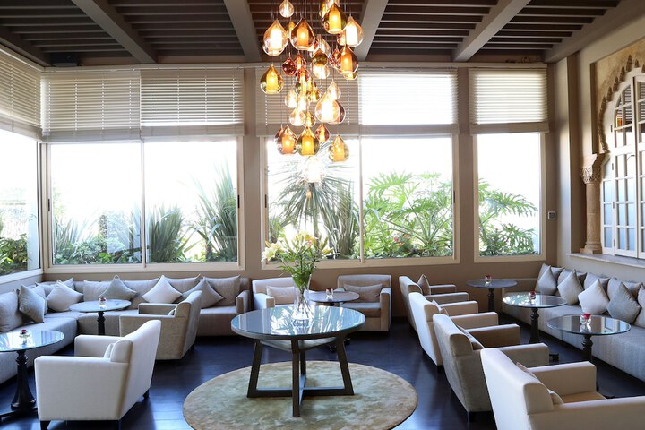 Lounge 107 of 132