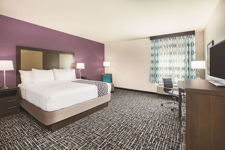 1 King Bed (7 of 9)