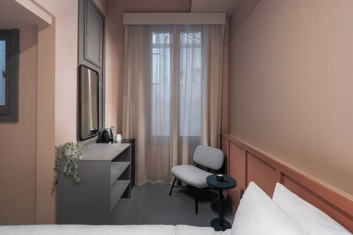 Room 11 of 24