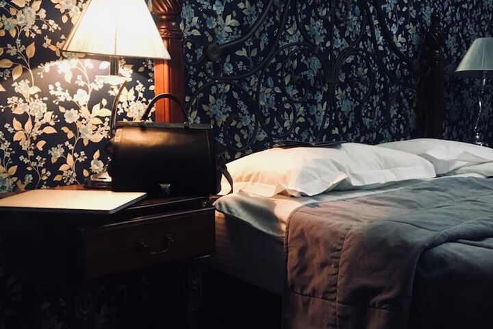 Room 12 of 32