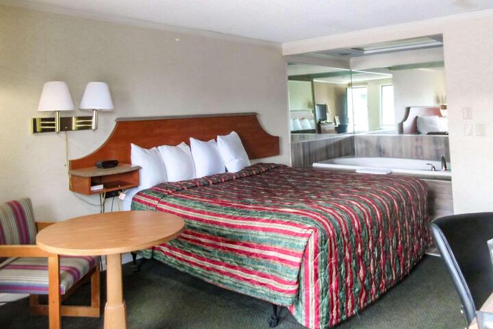 1 King Bed (7 of 19)