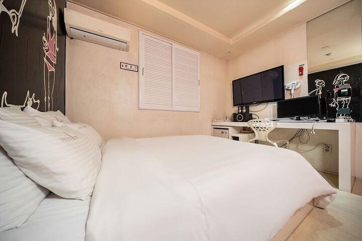 Room 11 of 30
