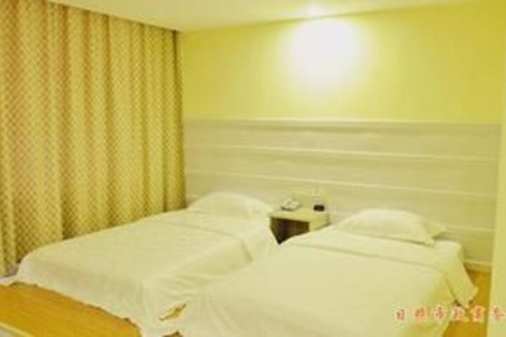 Room 8 of 9