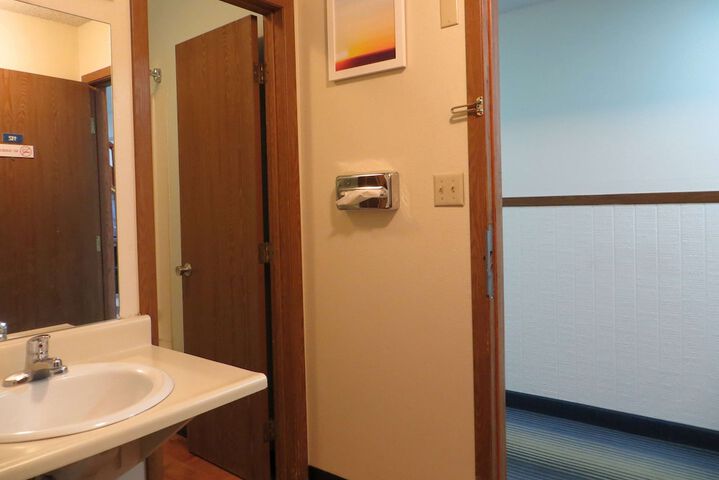 Room 27 of 60
