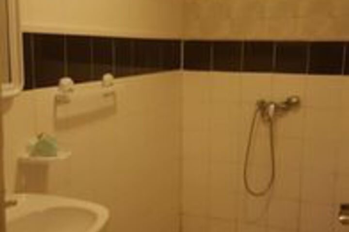 Room 2 of 6