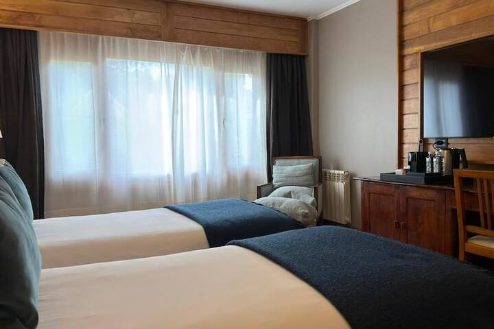Room 33 of 100