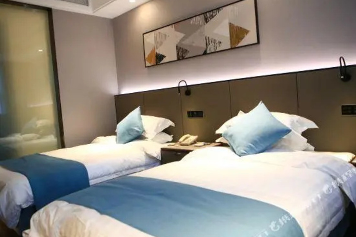 Room 5 of 13
