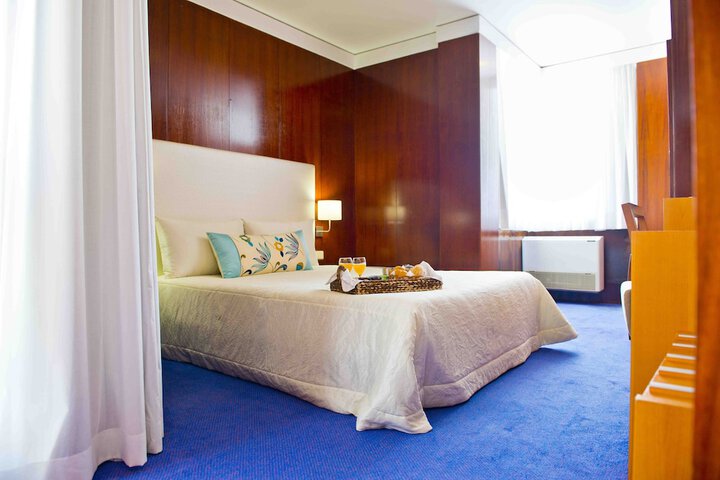 Room 8 of 42