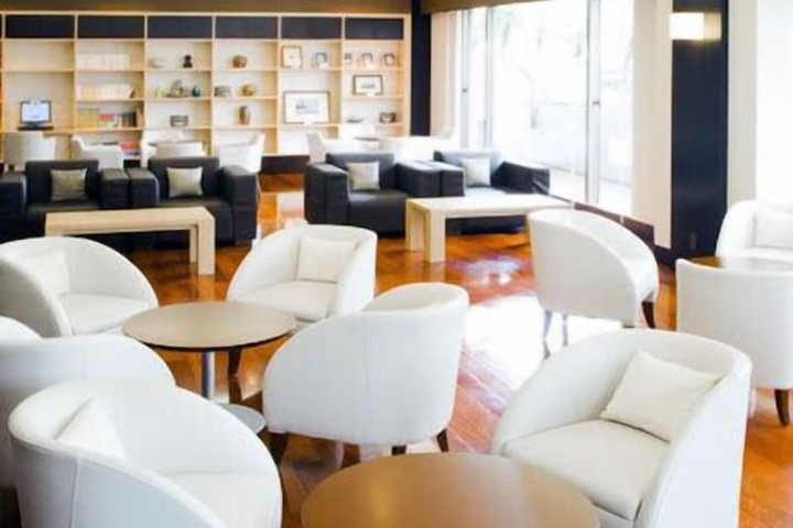 Lounge 20 of 23