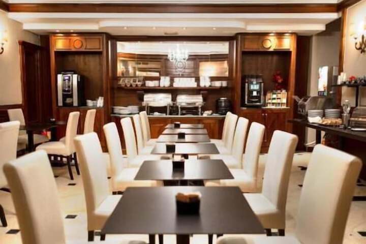 Dining 40 of 62