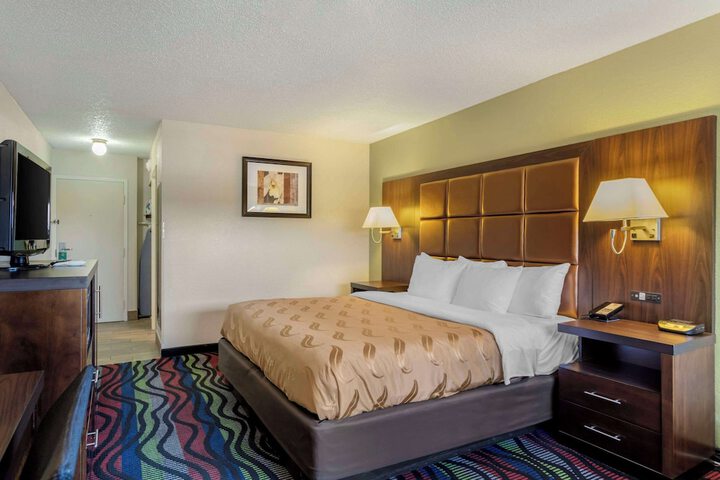 1 King Bed (12 of 21)