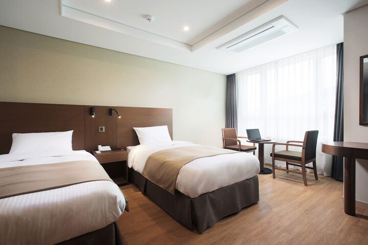 Room 6 of 72