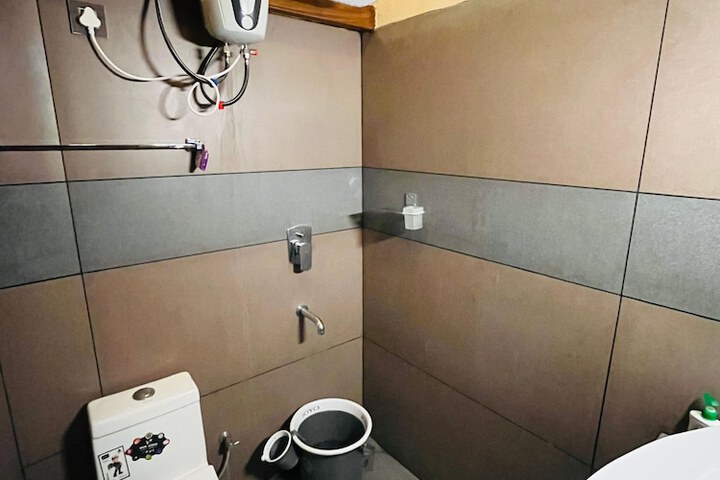 Room 5 of 10