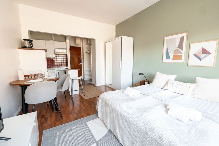 Room 5 of 17