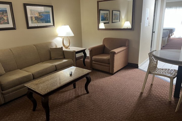 Lounge 85 of 153