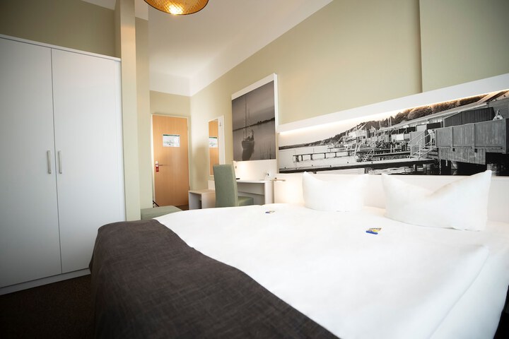 Room 37 of 114