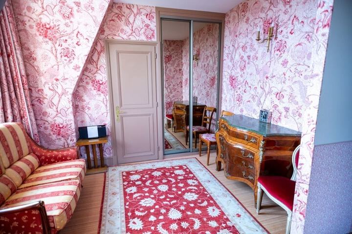 Room 105 of 169