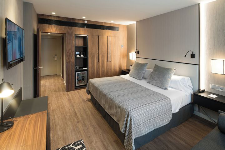 Room 27 of 104