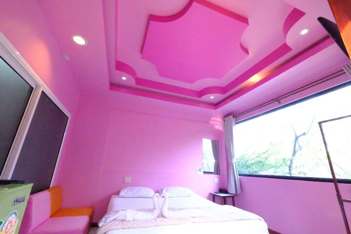 Room 21 of 48
