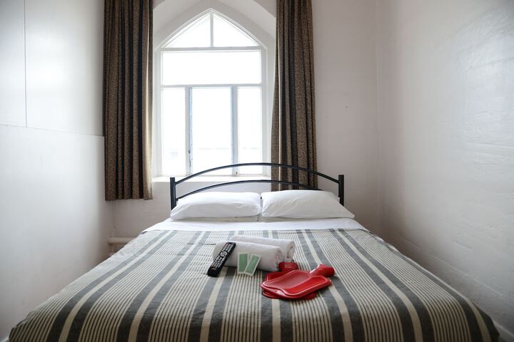Room 9 of 71