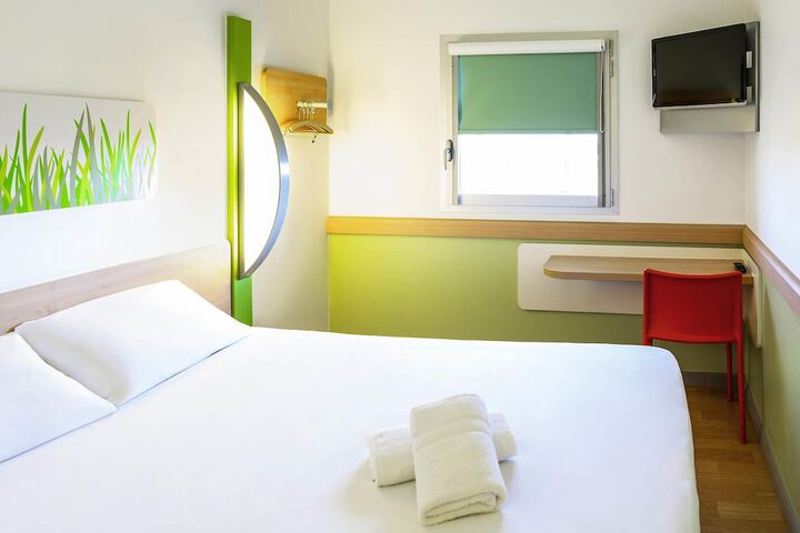 Room 10 of 40