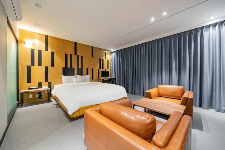Room 6 of 20