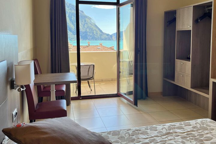 Room 10 of 90