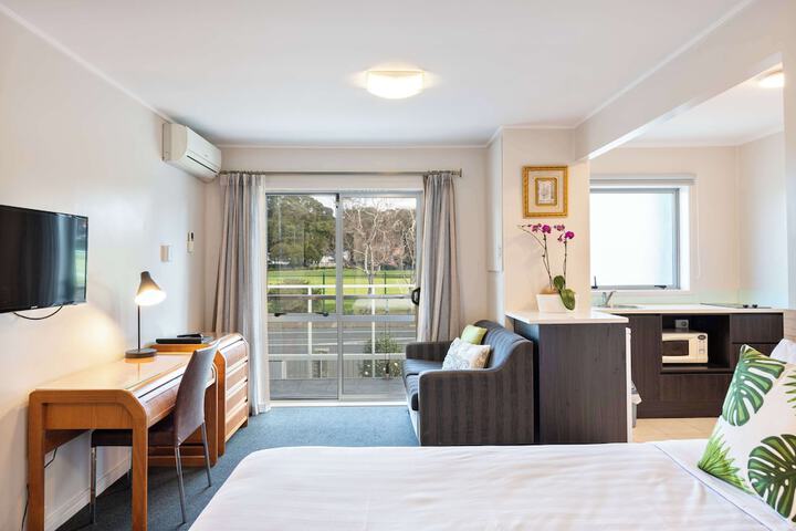Room 100 of 150