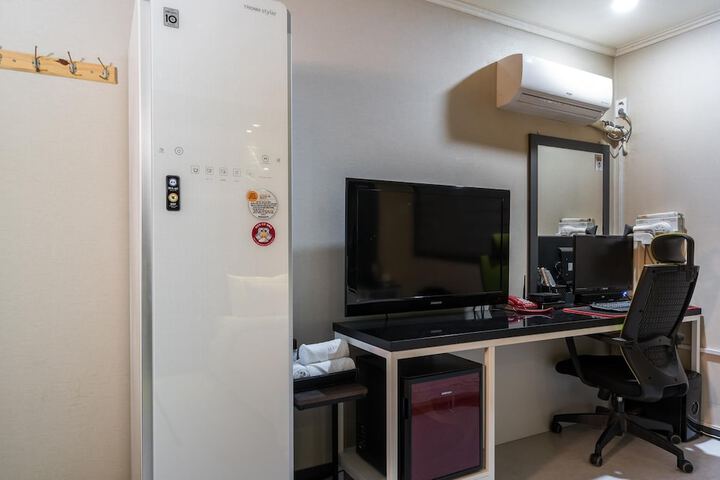 Room 72 of 118
