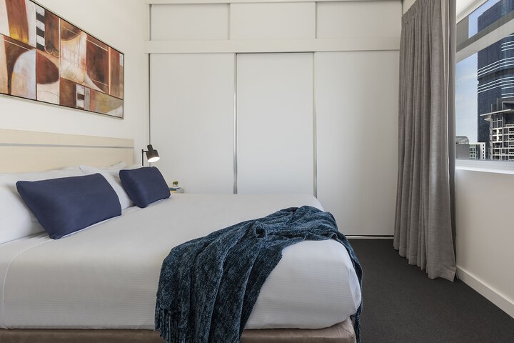 Room 5 of 80