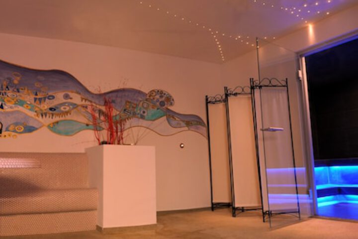 Room 46 of 77