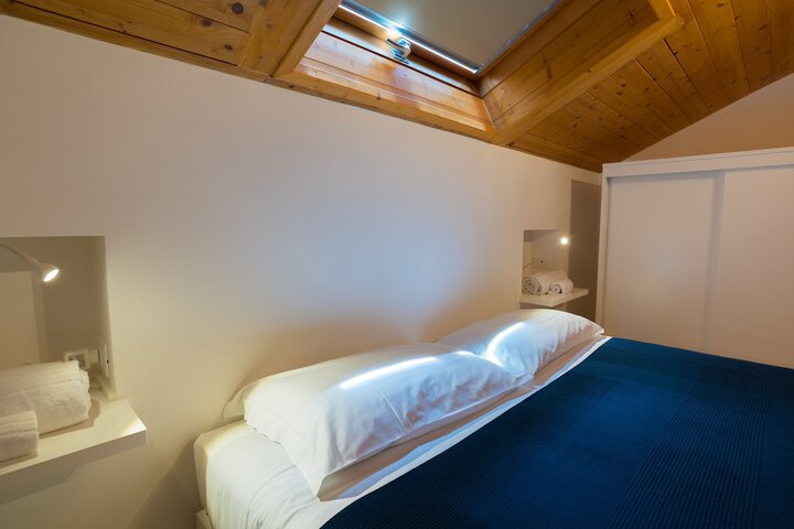 Room 6 of 112