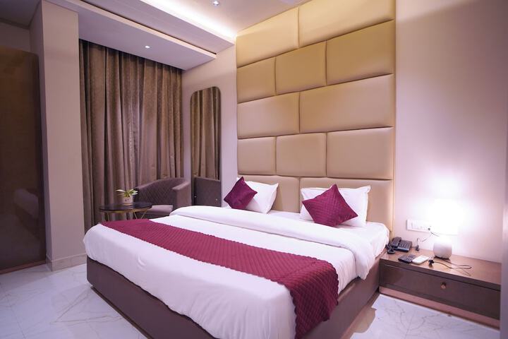 Room 6 of 30