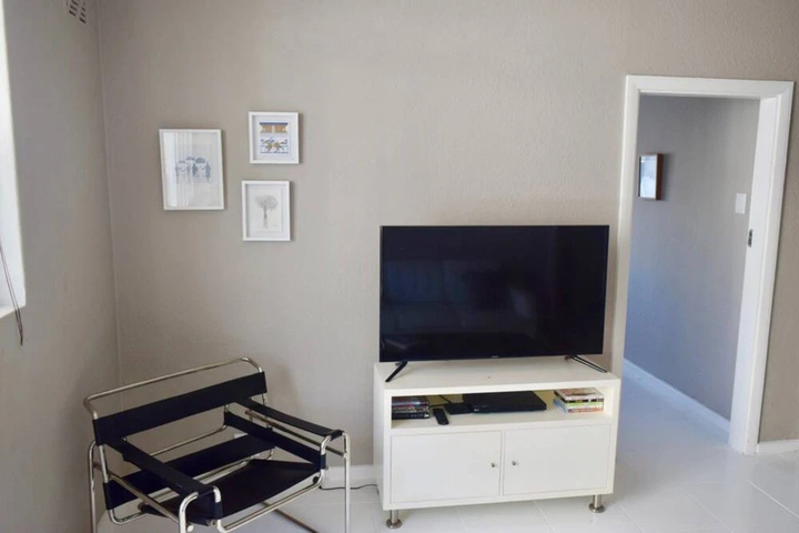 Room 5 of 11
