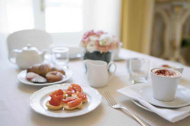 Breakfast/Coffee Service 20 of 39