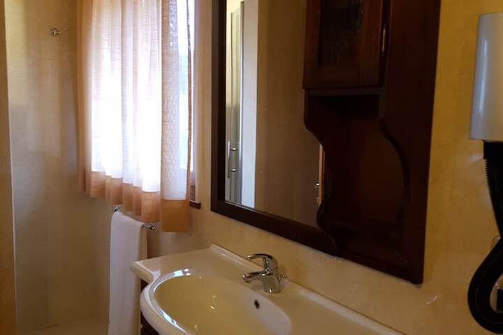 Room 18 of 32