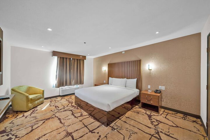 Room 10 of 37