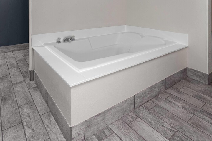 Hot Tub 19 of 33