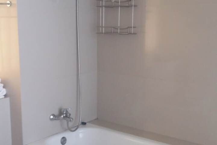 Room 7 of 12
