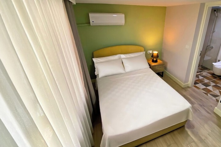 Room 52 of 61
